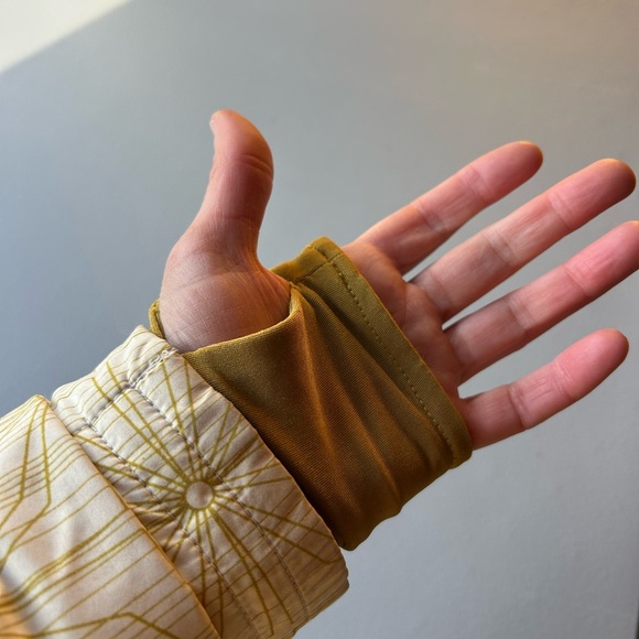 Helly Hansen Women's Puffer Jacket - Cream and Gold quilted . - Picture 15 of 15